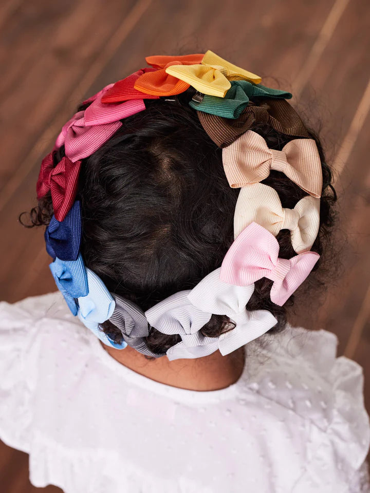 small bow clip C white