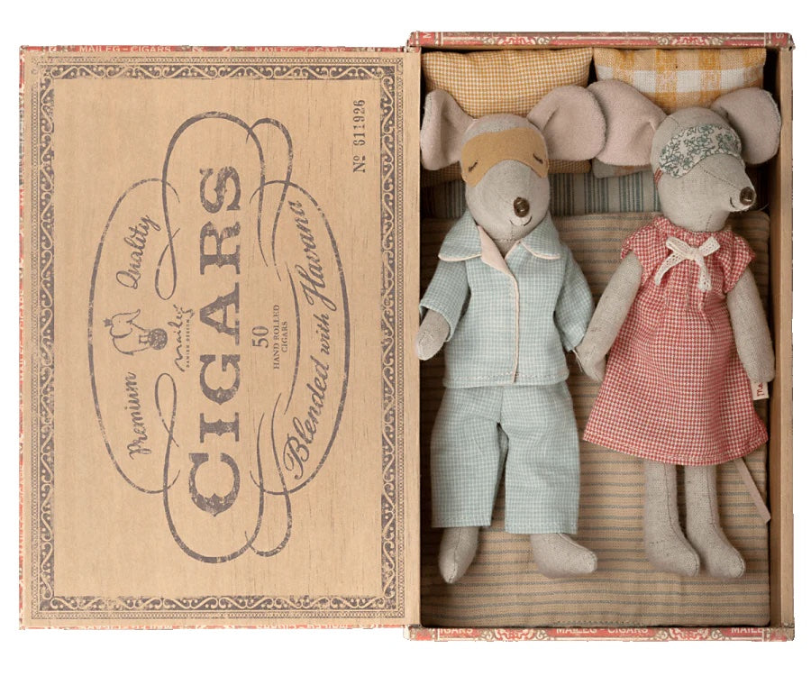 mum & dad mice in cigarbox